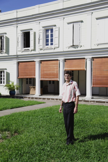 Raphaël Gastebois devant la façade de la Maison Déramond: «Je ne suis pas là pour imposer une esthétique. Il y a le travail de l’architecte qu’il faut respecter»