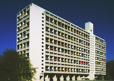 L'unité d'habitation de Marseille — connue sous le nom de Cité radieuse—, a été édifiée entre 1947 et 1952 par Le Corbusier