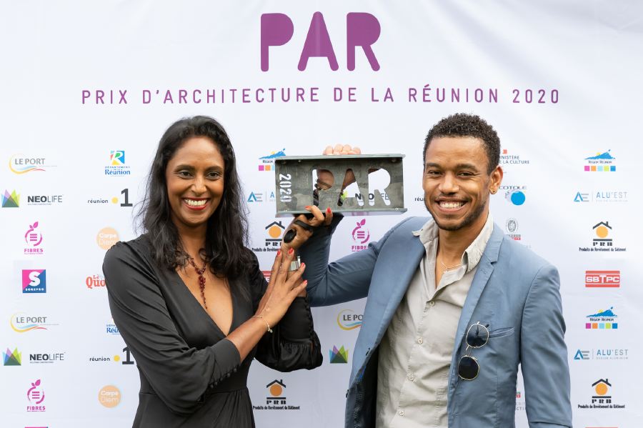 Le prix "Case en l'air" est attribué à Nathalie Bernard-Dahbi représentée par Françoise Aurélie  et Ken Eid, résidents du logement participatif "Nout"